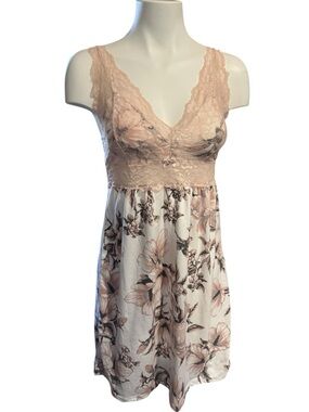 La Vie En Rose Floral Lace-Top Chemise in Blush and Cream